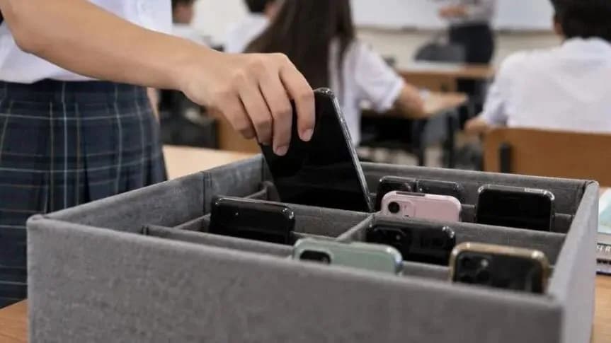 SEP restringirá celulares en primarias y secundarias